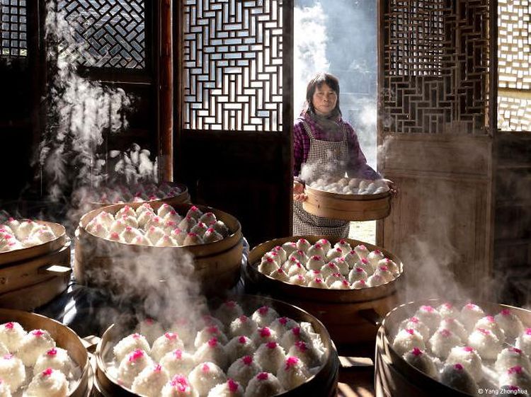 10 Foto Makanan Terbaik di 2024, Ada Foto Roti, Penjual Pisang dan Ikan di Pasar