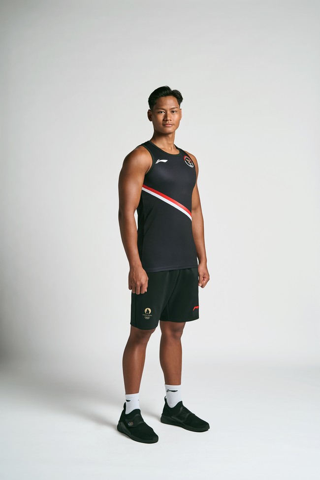 Padanan jersey serba hitam dengan aksen merah-putih ikut masuk dalam line-up. Garis rancaganan putra Prabowo Subianto yang elegan sebagai seorang couturier yang berbasis di Paris tercermin dalam koleksi ini. (Foto: Dok. KOI)