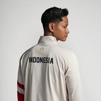 Didit juga merancang sebuah jaket bergaya sporty seperti yang dipakai atlet renang RI Joe Aditya. (Foto: Dok. KOI)