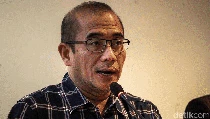 Bingkai Sepekan: Ketua KPU Dipecat-Emas Catat Harga Rekor Tertinggi