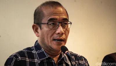 Bingkai Sepekan: Ketua KPU Dipecat-Emas Catat Harga Rekor Tertinggi