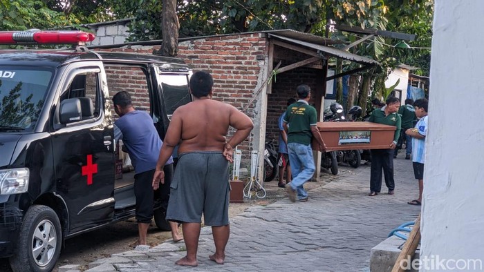 Bunuh diri live Facebook di Gresik.
