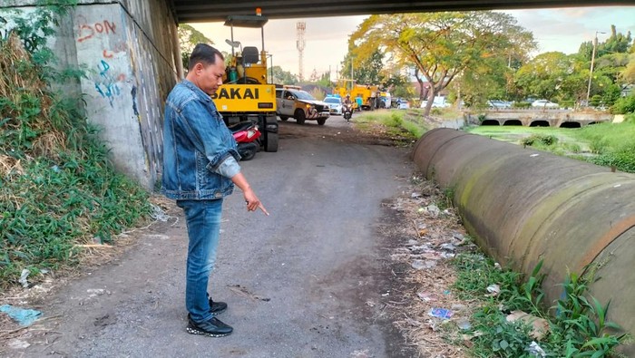 Bunuh diri lompat dari jembatan tol gunungsari
