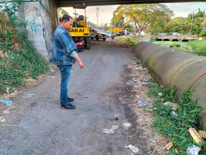 Bunuh diri lompat dari jembatan tol gunungsari