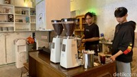 Gerainya ini memiliki gaya bangunan yang berkonsep renovasi dan restorasi. Jadi bangunannya seperti belum selesai unfinished, tetapi estetik. Foto: detikcom/Riska Fitria