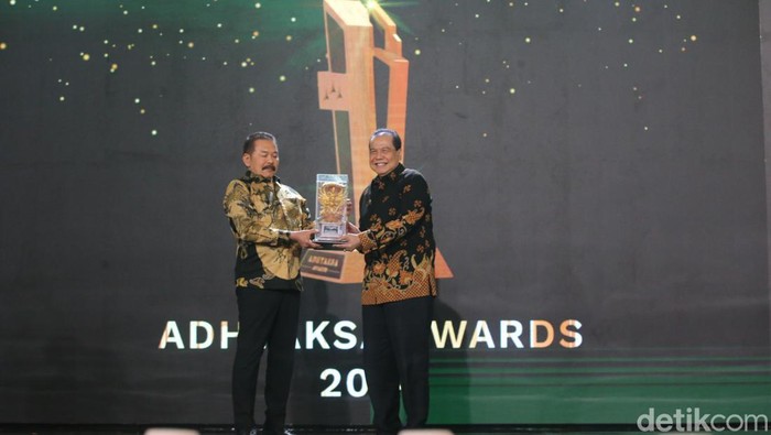 CT Berikan Penghargaan Khusus untuk Jaksa Agung Burhanudin CT Berikan Penghargaan Khusus untuk Jaksa Agung Burhanudin