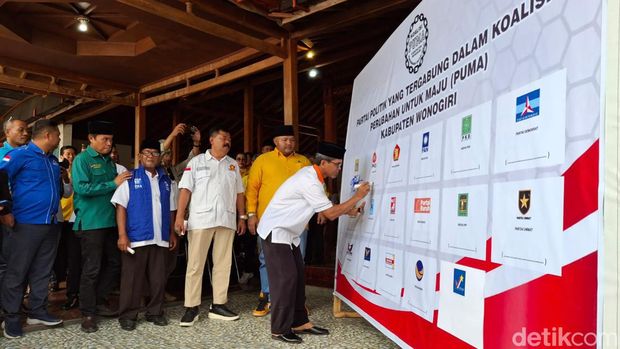 Deklarasi koalisi yang terdiri 17 parpol non PDIP untuk Pilkada Wonogiri di Joglo Puri Kamulyan, Wonogiri, Jumat (5/7/2024).
