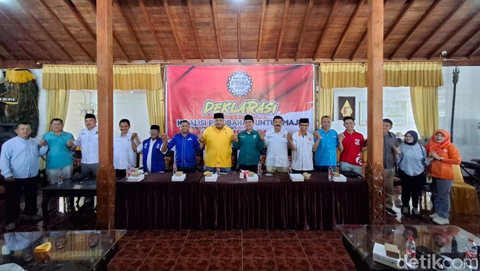 Deklarasi koalisi yang terdiri 17 parpol non PDIP untuk Pilkada Wonogiri di Joglo Puri Kamulyan, Wonogiri, Jumat (5/7/2024).