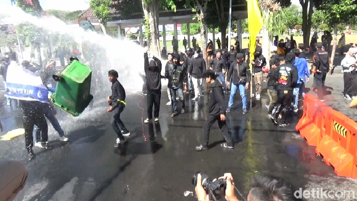 Demo PMII di Lumajang ricuh