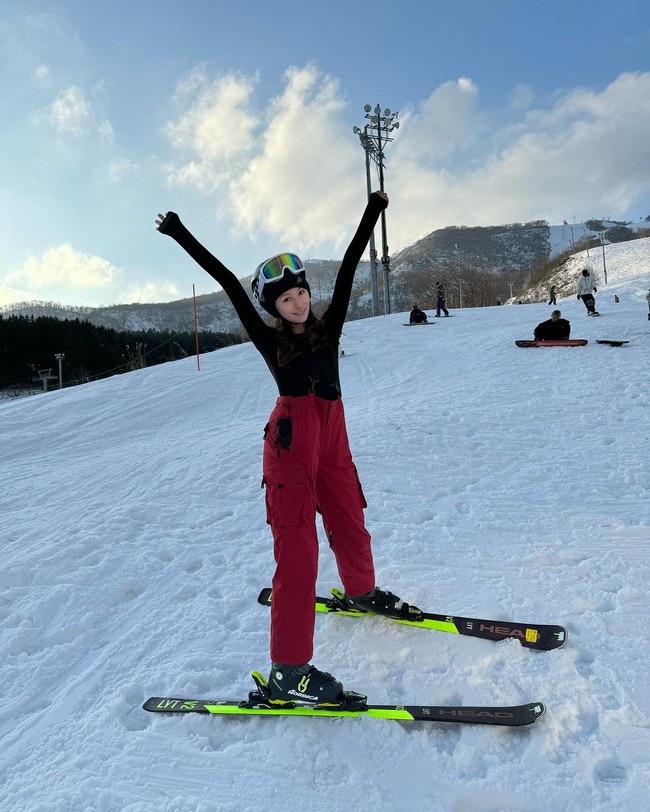 Sebelumnya Denice Lam dikenal sebagai model dan dua kali mengikuti ajang Miss Hong Kong sebelum akhirnya jadi pemenang pada 2022. Sejak awal, Denice jadi sorotan karena berbagai kontroversinya. Sebelumnya ia pernah diduga tampil di sebuah video seks yang kemudian dibantah. Dalam wawancara bersama Abracadabra ia juga pernah menyebut memiliki lima partner seks. 6Foto: Instagram @denicelam