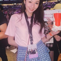 Adapun laporan lain mengenai gaya hidup Denice Lam disebut semakin mewah. Sumber menyebut jika ia mengendarai mobil mewah, tinggal di daerah elit, dan sering liburan meski kariernya di dunia hiburan tidak bisa dibilang sukses.Denice Lam Foto: Instagram @denicelam