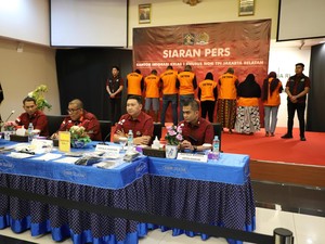 Imigrasi Tangkap 8 WNA Pembuat Uang Dolar AS Palsu di Jaksel