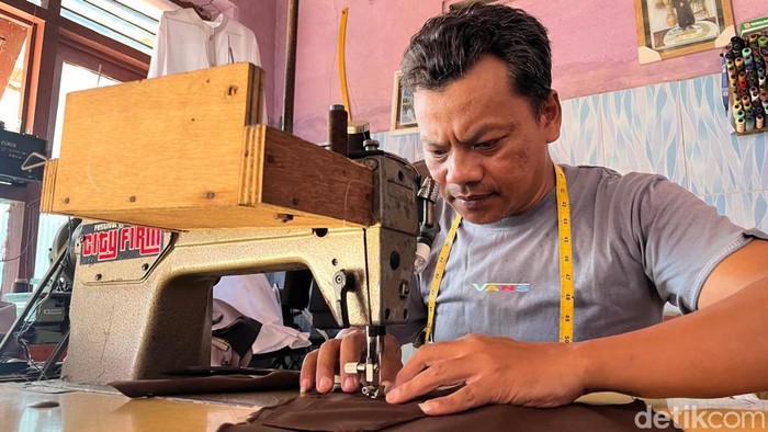 Fathoni, pemilik Inoth Tailor