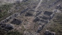 Pasukan Ukraina telah mundur dari sebuah lingkungan di timur laut kota, kata Nazar Voloshyn, juru bicara pasukan darat Khortytsia, dikutip dari Associated Press, Kamis (4/7/2024). Voloshyn menambahkan bahwa ada ancaman korban serius jika pasukan tetap berada di daerah tersebut.  