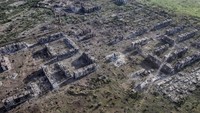 Pemandangan drone menunjukkan bangunan yang hancur di kota garis depan Chasiv Yar, di tengah serangan Rusia ke Ukraina, wilayah Donetsk, Ukraina 4 Juli 2024.  
