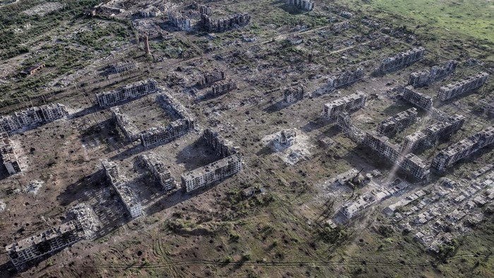 Foto Udara Kota Chasiv Yar yang Hancur gegara Perang Rusia-Ukraina A drone view shows destroyed buildings in the frontline town of Chasiv Yar, amid Russia's attack on Ukraine, Donetsk region, Ukraine July 4, 2024. Oleg Petrasiuk/Press Service of the 24th King Danylo Separate Mechanized Brigade of the Ukrainian Armed Forces/Handout via REUTERS ATTENTION EDITORS - THIS IMAGE HAS BEEN SUPPLIED BY A THIRD PARTY.