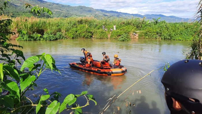 Remaja bernama Rizky Djuma (17) di Kabupaten Gorontalo, Provinsi Gorontalo, dilaporkan hilang usai jatuh ke sungai.