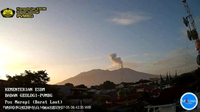 Gunung Marapi alami erupsi. (Foto: Istimewa)