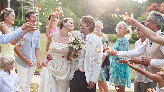 Ilustrasi intimate wedding.