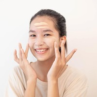 7 Tinted Sunscreen yang Bikin Glowing, Cocok Dipakai Saat Cuaca Panas
