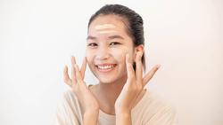 7 Tinted Sunscreen yang Bikin Glowing, Cocok Dipakai Saat Cuaca Panas