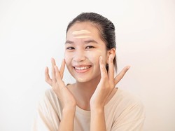 Tips Atasi Make Up Longsor & Crack Saat Pakai Sunscreen, Makin Flawless!