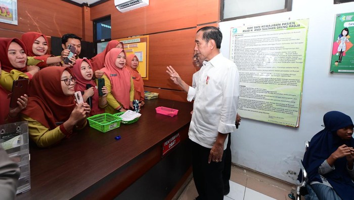 Jokowi tinjau RSUD Andi Sulthan, Bulukumba (Foto: Muchlis Jr - Biro Pers Sekretariat Presiden)