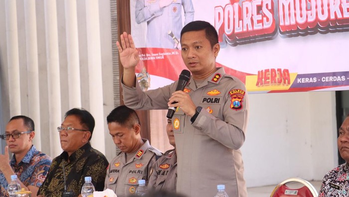 Kapolres Mojokerto Kota AKBP Daniel S Marunduri