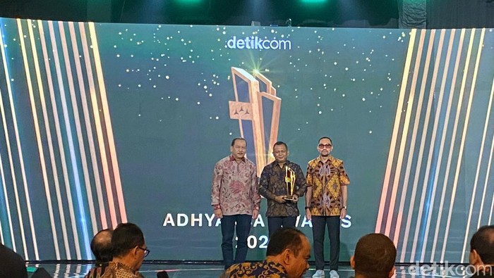 Kasi Intelijen Kejari Tebo, Jaksa Febrow Adhyaksa Soeseno meraih penghargaan untuk kategori Jaksa Inspiratif Pemberdaya Masyarakat di Adhyaksa Awards 2024 (Tina/detikcom)