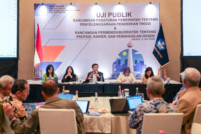 Kemdikbud Gelar Uji Publik Bahas Pengaturan Pendanaan PTNBH hingga Gaji Dosen, kamis (4/7/2024)