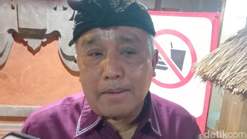 KPU Bali I Dewa Agung Gede Lidartawan seusai peluncuran maskot dan jingle Pilgub Bali 2024 di Denpasar, Jumat (5/7/2024). (Aryo Mahendro/detikBali)