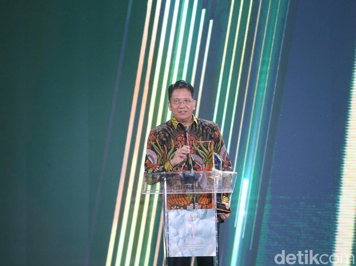 Jaksa Kuntadi meraih penghargaan untu kategori Jaksa Tangguh dalam Pemberatasan Korupsi. Begini momennya.