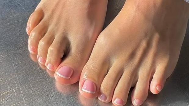 Lily Allen Jual Foto Kaki