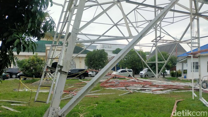 Lokasi pekerja vendor jatuh dari tower bekas stasiun TVRI sudahsudah dipasangi garis polisi