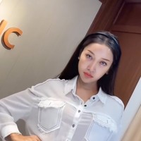 Lucinta sendiri sempat banjir kritik netizen karrna tak pernah puas dan terus melakukan operasi plastik. Namun tampaknya dirinya tak terlalu mempedulikan tanggapan netizen tersebut. Foto: Instagram/@lucintaluna_manjalita