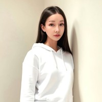 Lucinta Luna diketahui telah berkali-kali menjalani operasi plastik demi memperoleh penampilan idamannya. Terakhir pada Mei 2024 dirinya menjalani operasi stem cell anti tua, buccal fat, dan koreksi di bagian matanya. Foto: Instagram/@lucintaluna_manjalita