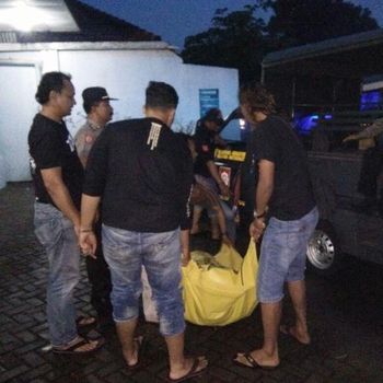 Mayat berjilbab di Kediri