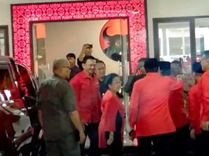 Megawati Semobil dengan Prananda-Ahok Hadiri Acara di Sekolah PDIP