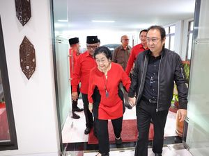 Megawati Hadiri Acara di Sekolah Partai PDIP, Digandeng Prananda-Dikawal Ahok