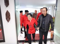 Megawati Hadiri Acara di Sekolah Partai PDIP, Digandeng Prananda-Dikawal Ahok