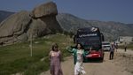 Melihat Turtle Rock, Batu Menyerupai Kura-kura di Mongolia