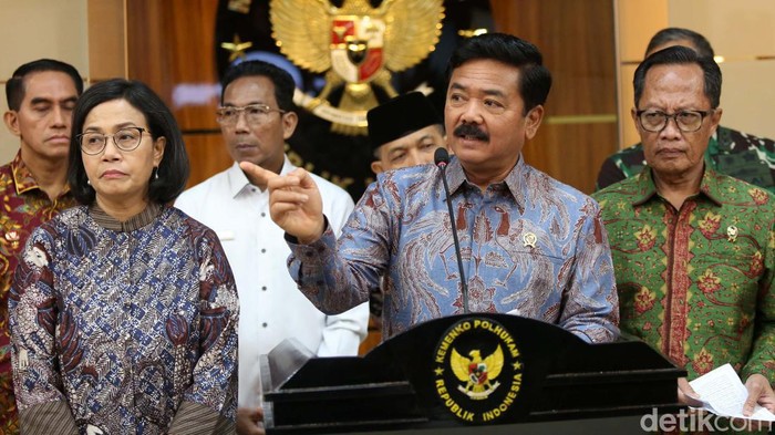 Menko Polhukam Hadi Tjahjanto menyerahkan aset properti eks BLBI kepada sembilan kementerian/lembaga. Total aset eks BLBI yang diserahkan sebanyak Rp 2,77 triliun.