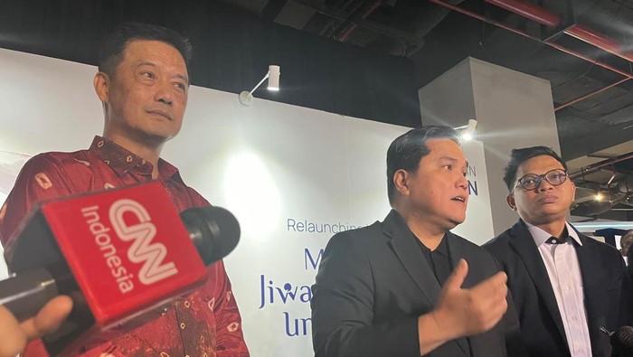 Menteri BUMN Erick Thohir di Kantornya, Rabu (17/4/2024).