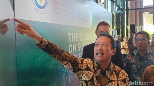 Menteri Kelautan dan Perikanan Sakti Wahyu Trenggono seusai membuka The 5th Global Dialogue on Sustainable Ocean Development di Denpasar, Jumat (5/7/2024). (Foto: Aryo Mahendro/detikBali)