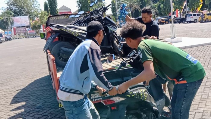 Motor bodong yang diamankan dari Pelabuhan Jangkar Situbondo