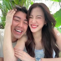 Kabar mengejutkan datang dari pasangan artis Thailand, Nine Naphat dan Baifern Pimchanok yang mengumumkan putus. Alasan perpisahannya semakin menyayat hati dan membuat penggemar histeris. Foto: dok. Instagram @naphat_nine