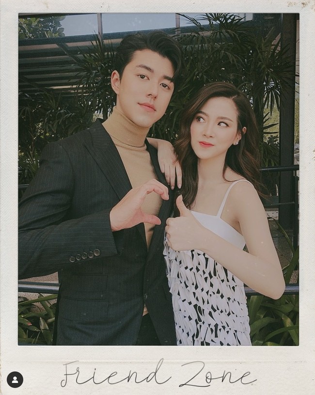 Setelah mengadakan konferensi pers, Nine Naphat tampak meninggalkan lokasi dengan wajah tertunduk dan tidak kuasa membendung air matanya. Dia dan Baifern resmi berpisah setelah dua tahun pacaran. Foto: dok. Instagram @naphat_nine