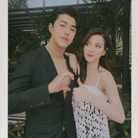 Setelah mengadakan konferensi pers, Nine Naphat tampak meninggalkan lokasi dengan wajah tertunduk dan tidak kuasa membendung air matanya. Dia dan Baifern resmi berpisah setelah dua tahun pacaran. Foto: dok. Instagram @naphat_nine