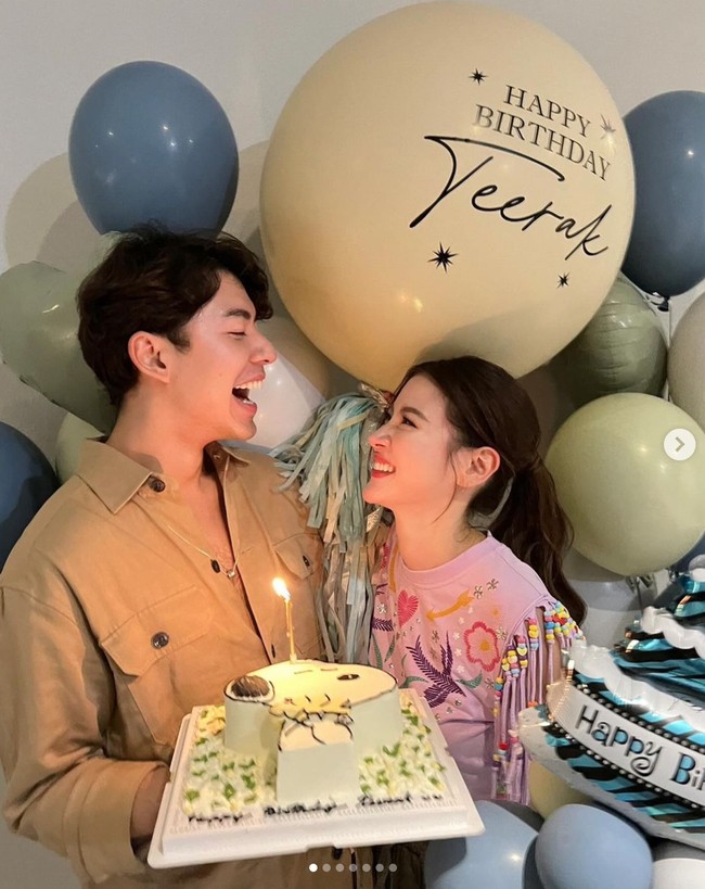 Kisah cinta Nine dan Baifern bermula ketika membintangi film Friendzone pada tahun 2019. Tak sedikit penggemar yang berharap keduanya terlibat cinta lokasi. Keduanya dipertemukan kembali lewat serial A Tale of Ylang Ylang pada tahun 2022. Foto: dok. Instagram @naphat_nine