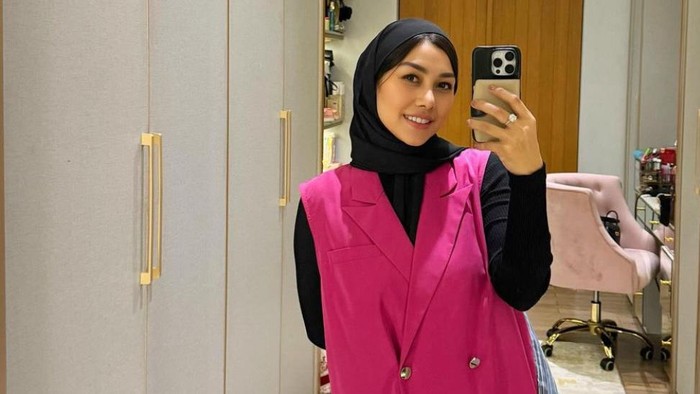 Nisya Ahmad Bergaya Jipon Usai Naik Haji